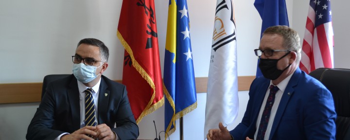 Rektori Nimani priti në takim z. Besnik Tahirin, zëvendëskryeministrin e parë të Kosovës