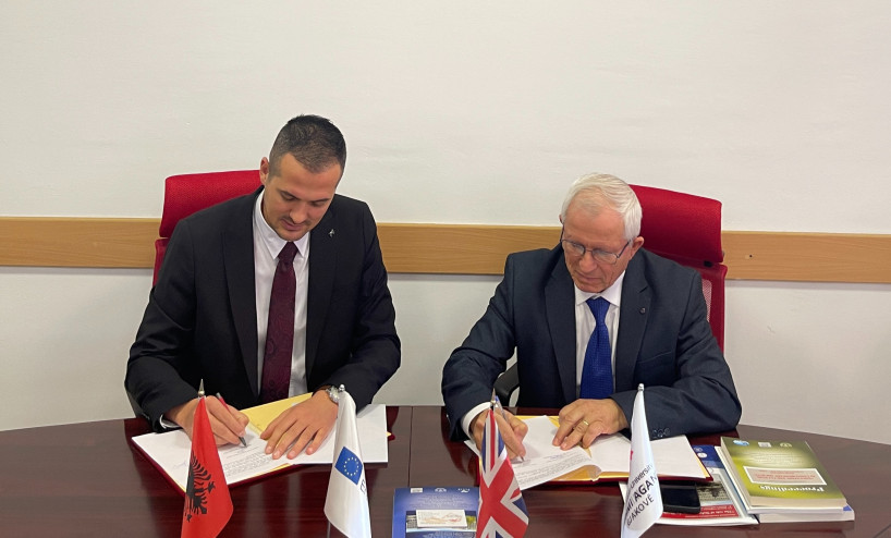 Universiteti "Fehmi Agani" në Gjakovë dhe Instituti Shqiptar i Sociologjisë lidhen marrëveshje të bashkëpunimit