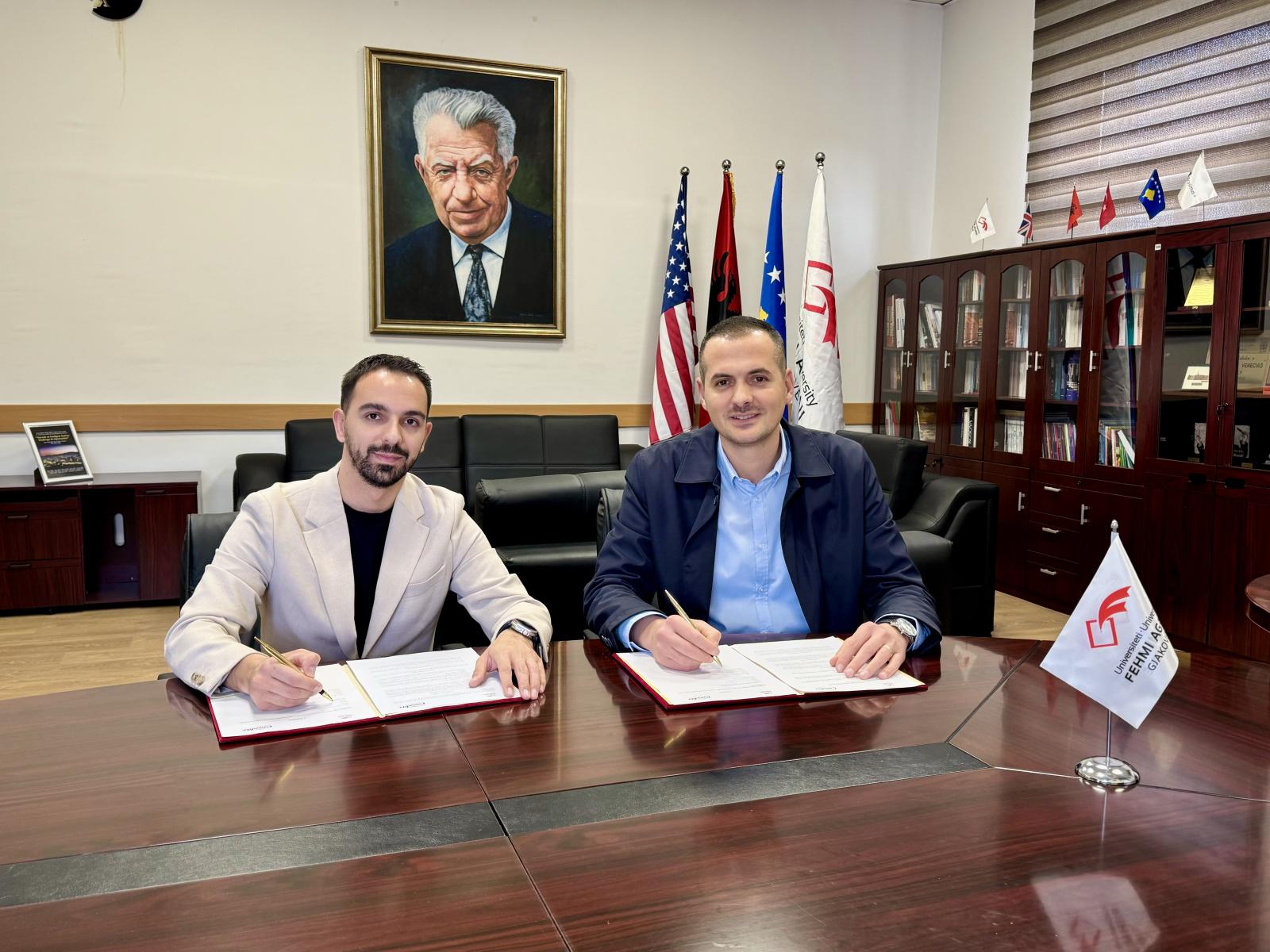 Universiteti “Fehmi Agani” në Gjakovë dhe Comodita Home nënshkruajnë marrëveshje bashkëpunimi