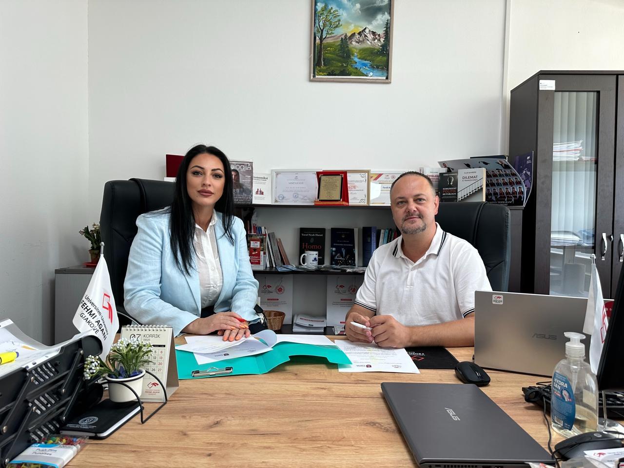 Nënshkruhet Marrëveshja e Bashkëpunimit ndërmjet Fakultetit të Shkencave Sociale dhe Drejtorisë për Shëndetësi dhe Mirëqenie Sociale në komunën e Gjakovës