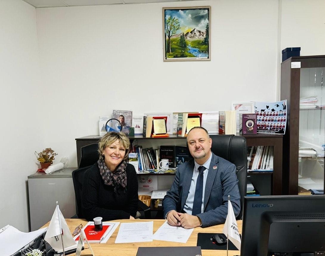 Nënshkruhet Marrëveshja e Bashkëpunimit në mes të Fakultetit të Shkencave Sociale dhe OJQ “Ia vlen të jetosh”