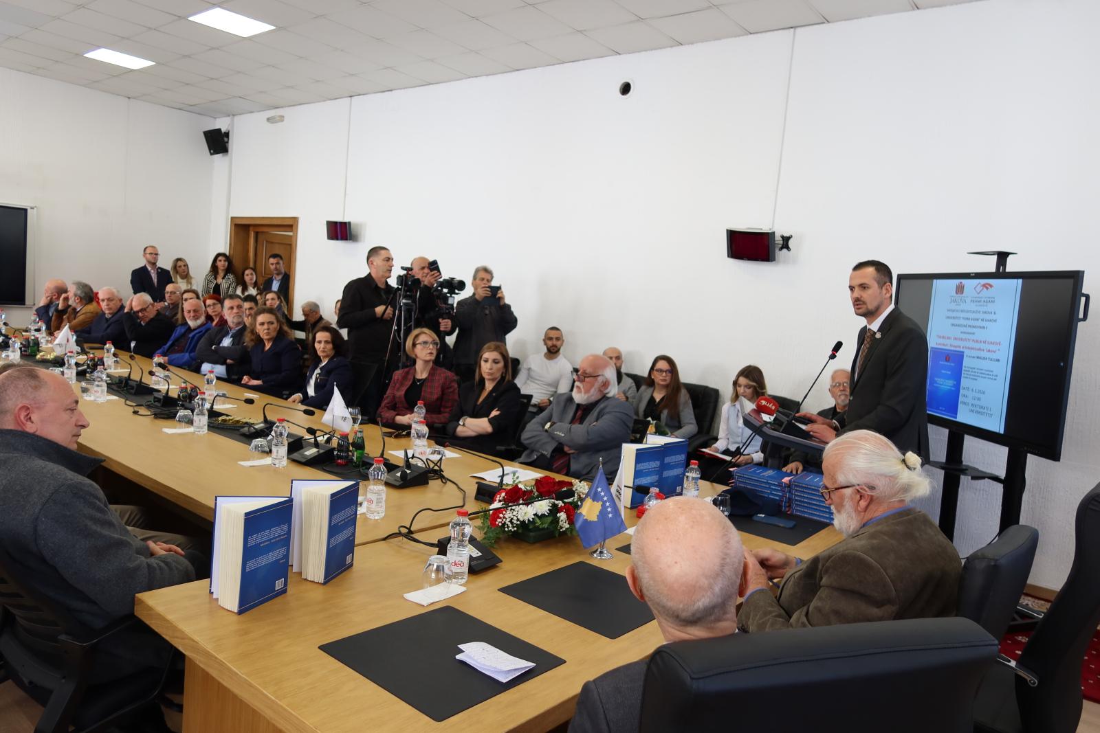Shënohet 13-vjetori i themelimit të Universitetit “Fehmi Agani” në Gjakovë – promovohet monografia për themelimin e Universitetit Publik në Gjakovë